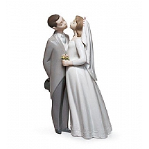 Lladro   Home Decor   Figurines - Lladro A Kiss to Remember 6620